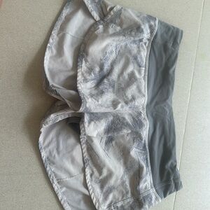 Rare vintage lululemon speed ups size 4 2.5 in inseam. Perfect condition